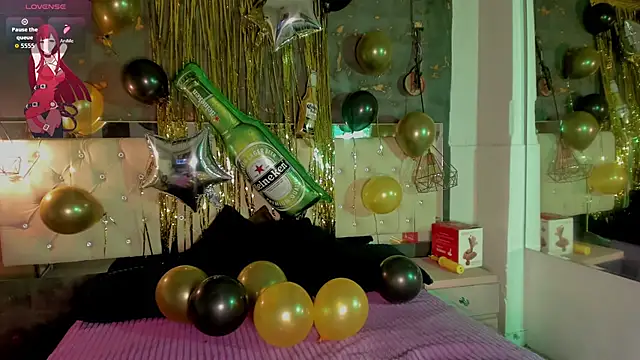 Snapshot of Viiolettlopez chatting on October 4, 2025, 2:18 pm Viiolettlopez online show from October 4, 2025, 2:18 pm