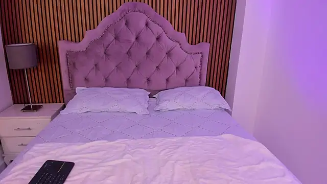 Starbutterflyy  online show from November 23, 2025, 4:11 am