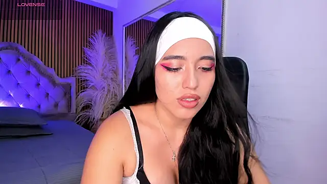 Snapshot of Starbutterflyy_ chatting on March 4, 2026, 5:04 am Starbutterflyy online show from March 4, 2026, 5:04 am