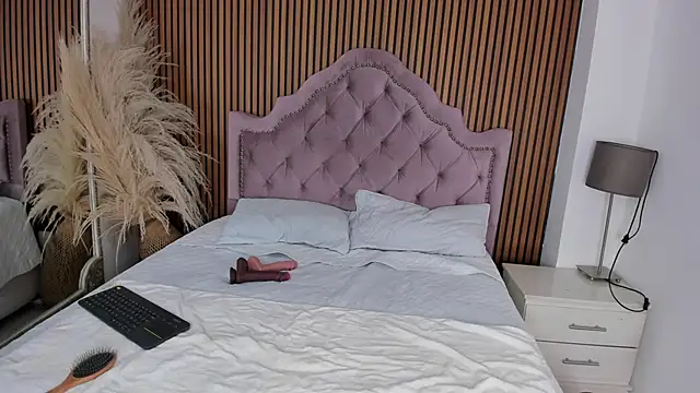 Starbutterflyy  online show from January 13, 2026, 5:22 am