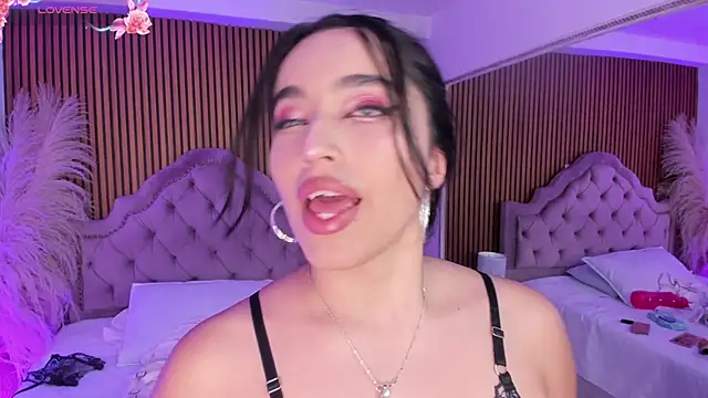 Snapshot of Starbutterflyy_ chatting on March 31, 2026, 5:09 am Starbutterflyy online show from March 31, 2026, 5:09 am