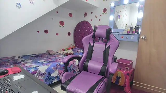 Snapshot of soffy_rosses chatting on October 18, 2025, 1:51 am soffy rosses online show from October 18, 2025, 1:51 am