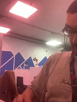 malek xarx  online show from December 3, 2025, 3:00 pm