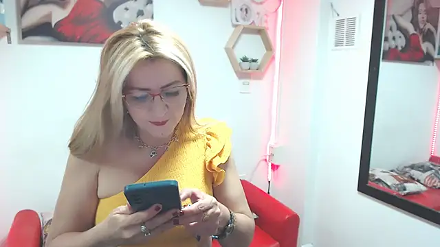 Snapshot of DIVAX_MONSERRAT chatting on October 11, 2025, 6:09 pm DIVAX MONSERRAT online show from October 11, 2025, 6:09 pm