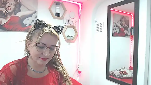 Snapshot of DIVAX_MONSERRAT chatting on October 19, 2025, 3:59 pm DIVAX MONSERRAT online show from October 19, 2025, 3:59 pm