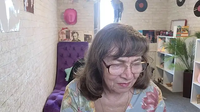 Betty Brick online show from May 19, 2026, 12:56 pm