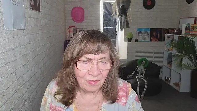 Betty Brick online show from May 21, 2026, 2:14 pm