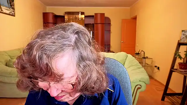 Snapshot of Betty_Brick chatting on December 2, 2025, 5:03 pm Betty Brick online show from December 2, 2025, 5:03 pm