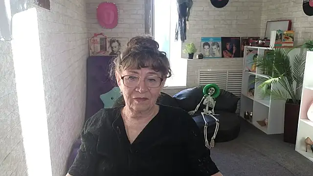 Betty Brick online show from May 23, 2026, 3:33 pm