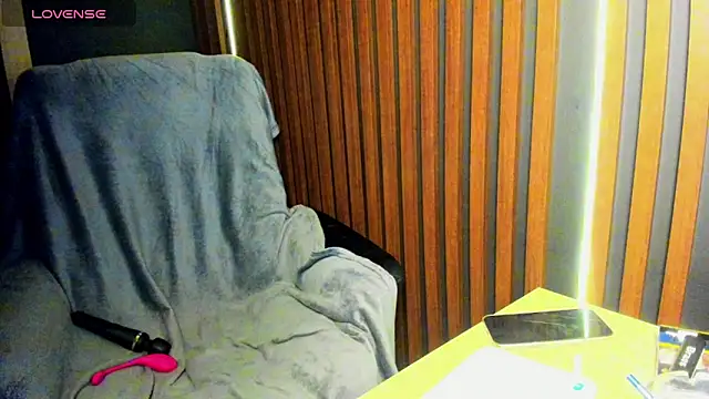 Snapshot of Antonia_Ivy chatting on March 24, 2026, 8:09 pm Antonia Ivy online show from March 24, 2026, 8:09 pm