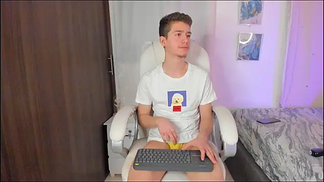 ThiagooJames online show from October 13, 2025, 2:13 am