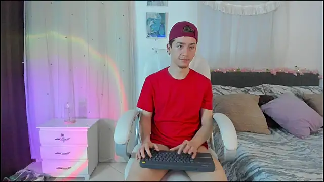 ThiagooJames online show from December 1, 2025, 3:18 am