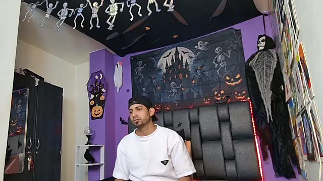 ashtoncooperr online show from October 23, 2025, 7:01 pm