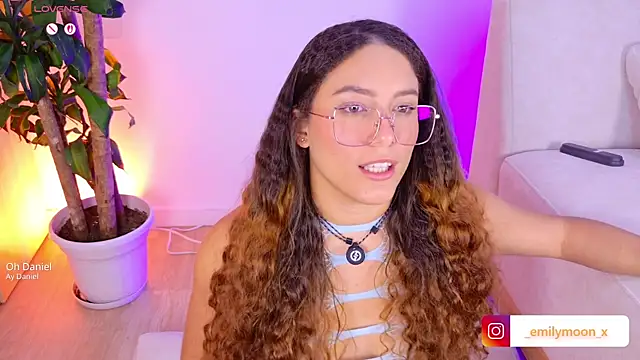 Snapshot of onlyemily_ chatting on April 6, 2026, 4:46 am onlyemily online show from April 6, 2026, 4:46 am