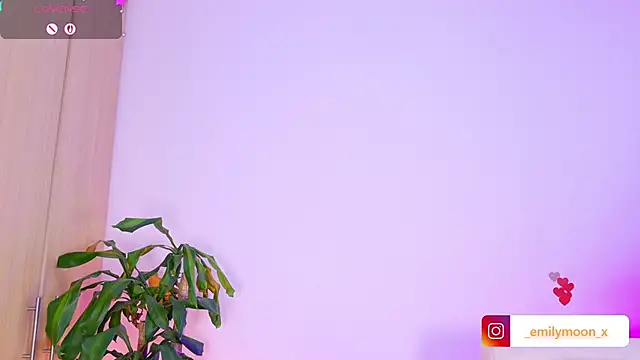Snapshot of onlyemily_ chatting on May 1, 2026, 12:59 am onlyemily online show from May 1, 2026, 12:59 am