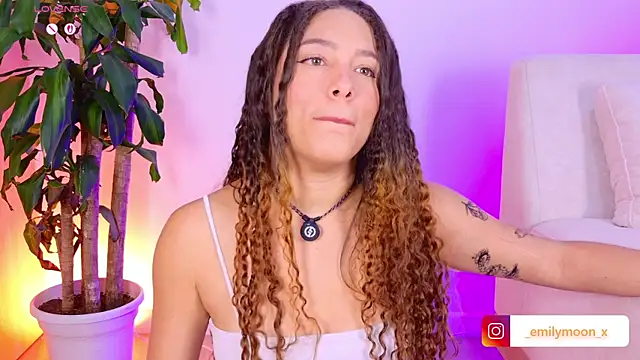 Snapshot of onlyemily_ chatting on April 16, 2026, 1:06 am onlyemily online show from April 16, 2026, 1:06 am