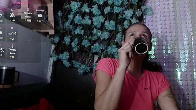 darling hott online show from October 31, 2025, 12:02 pm