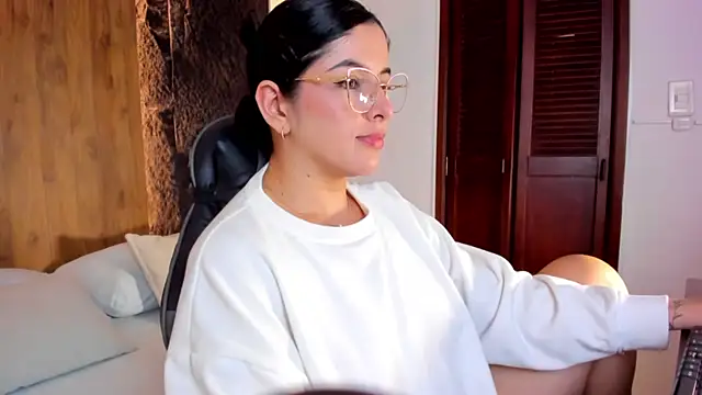 evelin lopezz online show from October 12, 2025, 2:13 am