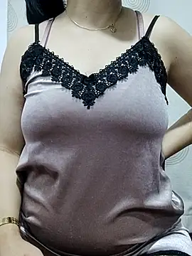 Snapshot of linakhalifa chatting on October 29, 2025, 12:20 am linakhalifa online show from October 29, 2025, 12:20 am