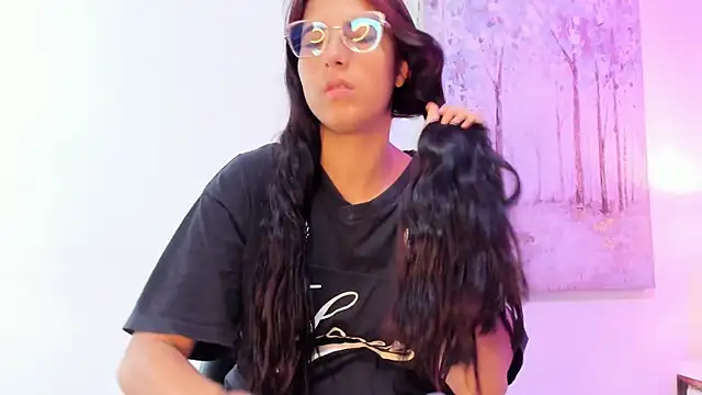 DanniaKross online show from December 3, 2025, 7:57 pm