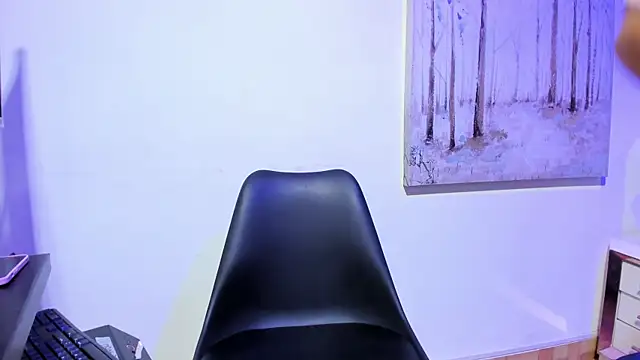 Snapshot of DanniaKross chatting on October 20, 2025, 8:42 pm DanniaKross online show from October 20, 2025, 8:42 pm