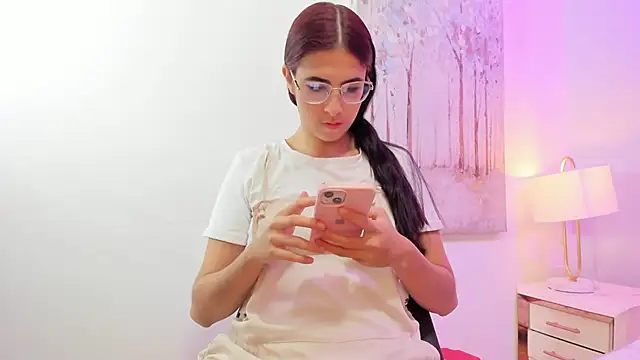 DanniaKross online show from December 18, 2025, 12:42 pm