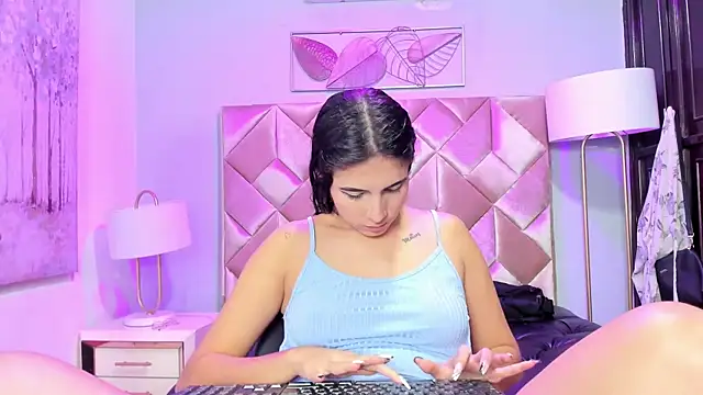 Snapshot of DanniaKross chatting on September 20, 2025, 4:39 am DanniaKross online show from September 20, 2025, 4:39 am