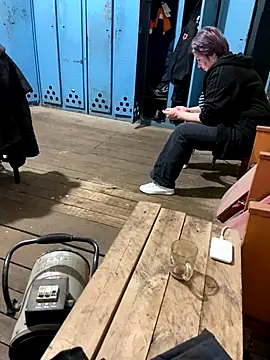 ReginaAndGordon online show from November 7, 2025, 2:21 pm