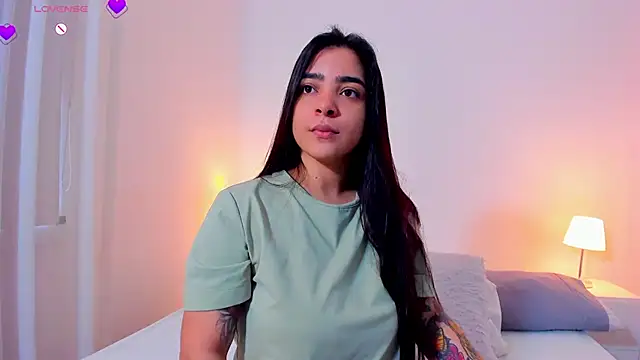 Snapshot of KamilaBetancourt chatting on April 18, 2026, 12:51 pm KamilaBetancourt online show from April 18, 2026, 12:51 pm