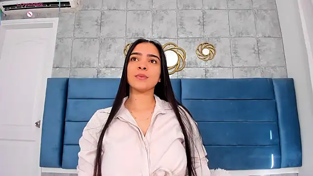 Snapshot of KamilaBetancourt chatting on May 15, 2026, 1:42 pm KamilaBetancourt online show from May 15, 2026, 1:42 pm