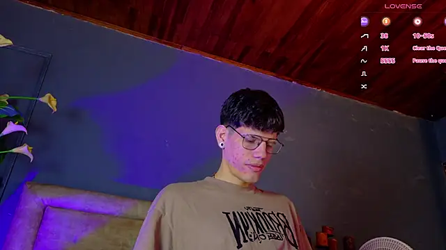 david huge online show from November 11, 2025, 1:28 pm