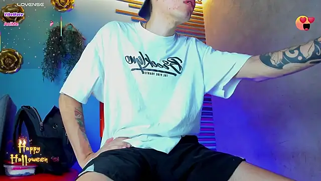 david huge online show from October 22, 2025, 1:43 pm