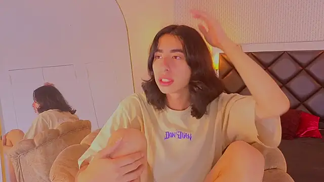 Snapshot of ryo_light chatting on April 18, 2026, 3:42 am ryo light online show from April 18, 2026, 3:42 am