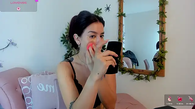 valerieMattson online show from November 4, 2025, 1:48 pm