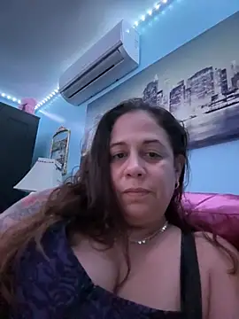 PrettyKittyMia online show from December 22, 2025, 4:01 am