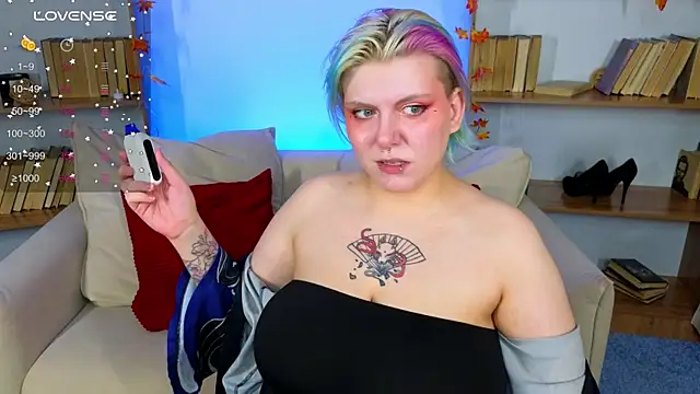 Snapshot of bluelunaray chatting on October 11, 2025, 2:12 am bluelunaray online show from October 11, 2025, 2:12 am