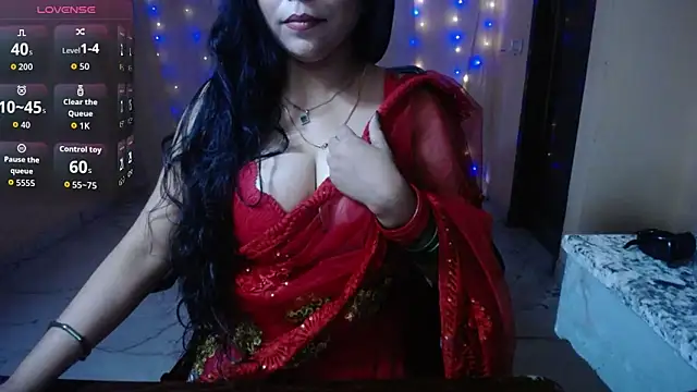 Snapshot of Divvya_ chatting on May 14, 2026, 9:23 pm Divvya online show from May 14, 2026, 9:23 pm