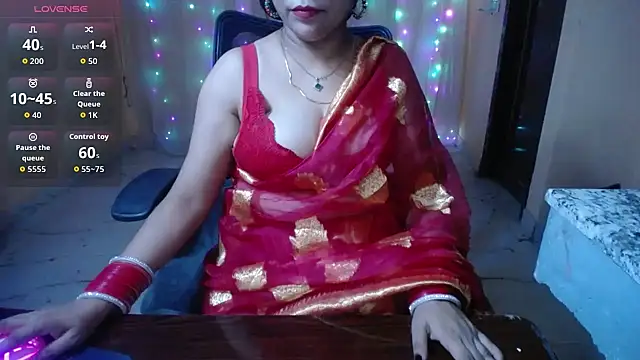 Snapshot of Divvya_ chatting on May 10, 2026, 5:59 pm Divvya online show from May 10, 2026, 5:59 pm