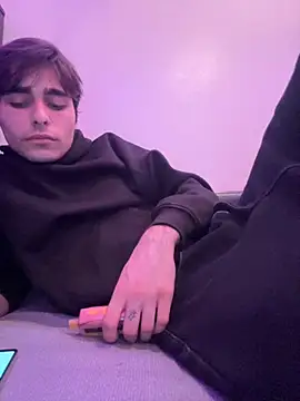 Snapshot of FireSoftx chatting on December 2, 2025, 3:03 pm FireSoftx online show from December 2, 2025, 3:03 pm