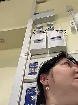 Liza Will online show from February 12, 2026, 11:54 am