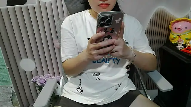 Emachiii online show from October 2, 2025, 12:36 am