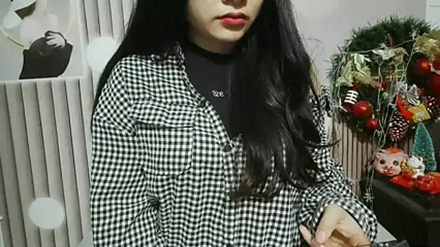 Snapshot of Emachiii chatting on February 23, 2026, 2:24 am Emachiii online show from February 23, 2026, 2:24 am