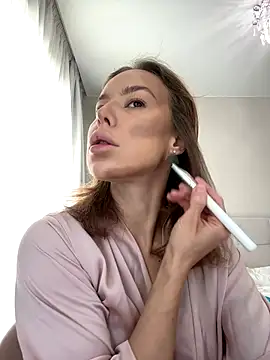 Ashley Roys online show from November 16, 2025, 9:58 am