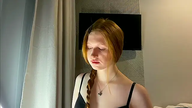 Snapshot of LuxXAngel chatting on April 9, 2026, 10:49 pm LuxXAngel online show from April 9, 2026, 10:49 pm