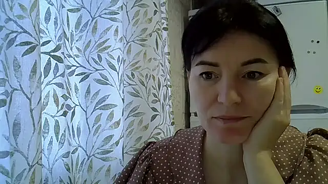 Krystal 82 online show from December 18, 2025, 8:30 am