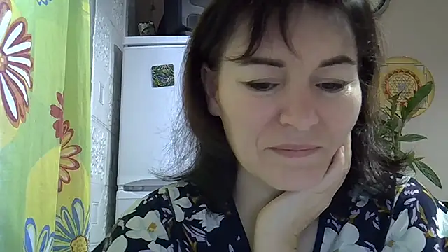 Krystal 82 online show from November 22, 2025, 7:29 am