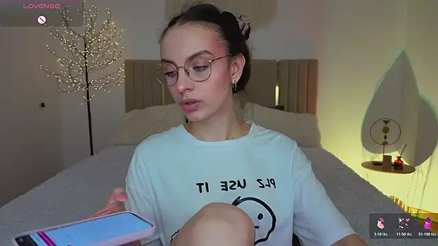 Snapshot of Real_cutie1 chatting on April 8, 2026, 12:50 pm Real cutie1 online show from April 8, 2026, 12:50 pm