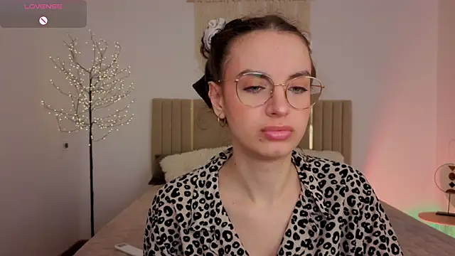 Real cutie1 online show from May 20, 2026, 12:35 pm