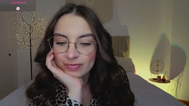 Snapshot of Real_cutie1 chatting on April 11, 2026, 12:53 pm Real cutie1 online show from April 11, 2026, 12:53 pm