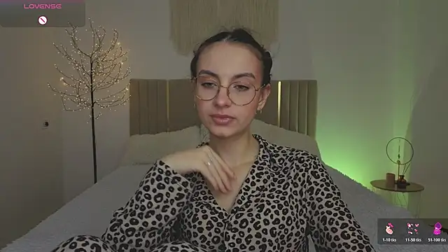 Snapshot of Real_cutie1 chatting on April 14, 2026, 12:43 pm Real cutie1 online show from April 14, 2026, 12:43 pm